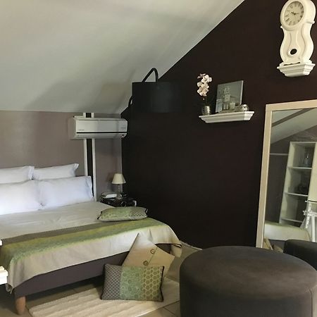House With 5 Rooms In Etang Sale, With Wonderful Mountain View, Enclos Ngoại thất bức ảnh
