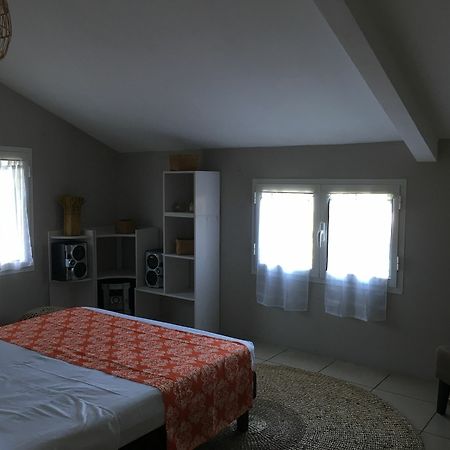 House With 5 Rooms In Etang Sale, With Wonderful Mountain View, Enclos Ngoại thất bức ảnh