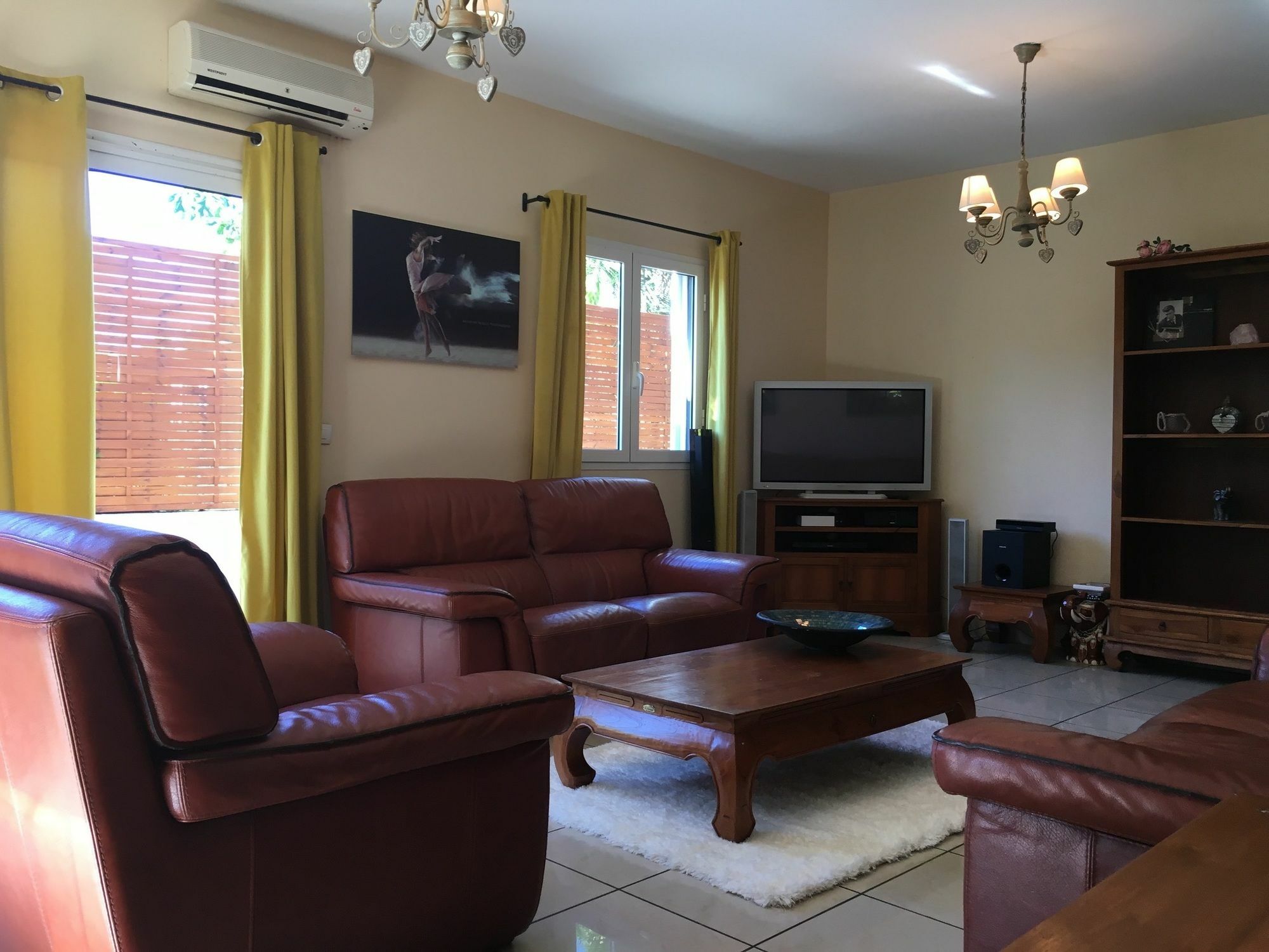 House With 5 Rooms In Etang Sale, With Wonderful Mountain View, Enclos Ngoại thất bức ảnh