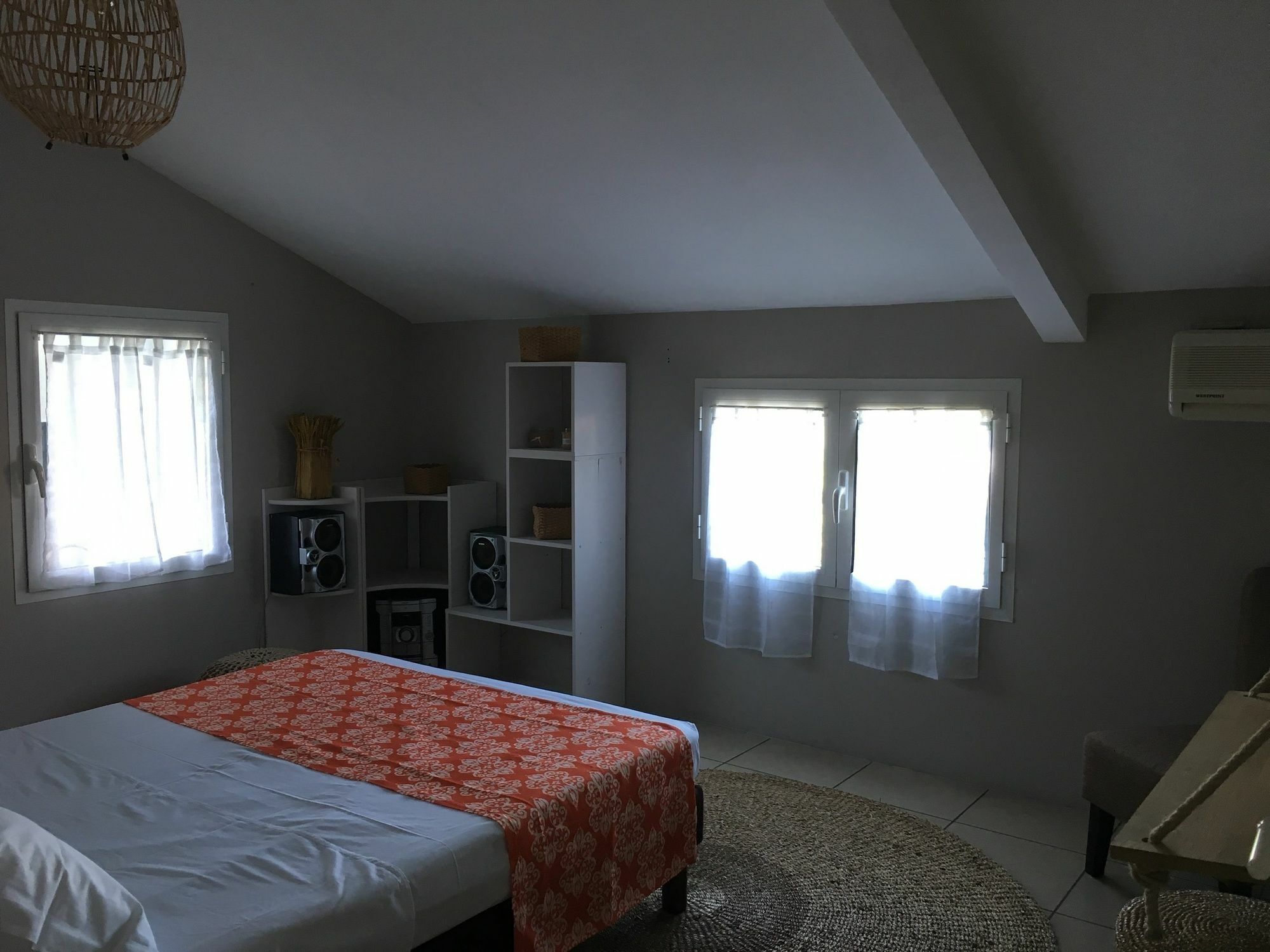 House With 5 Rooms In Etang Sale, With Wonderful Mountain View, Enclos Ngoại thất bức ảnh