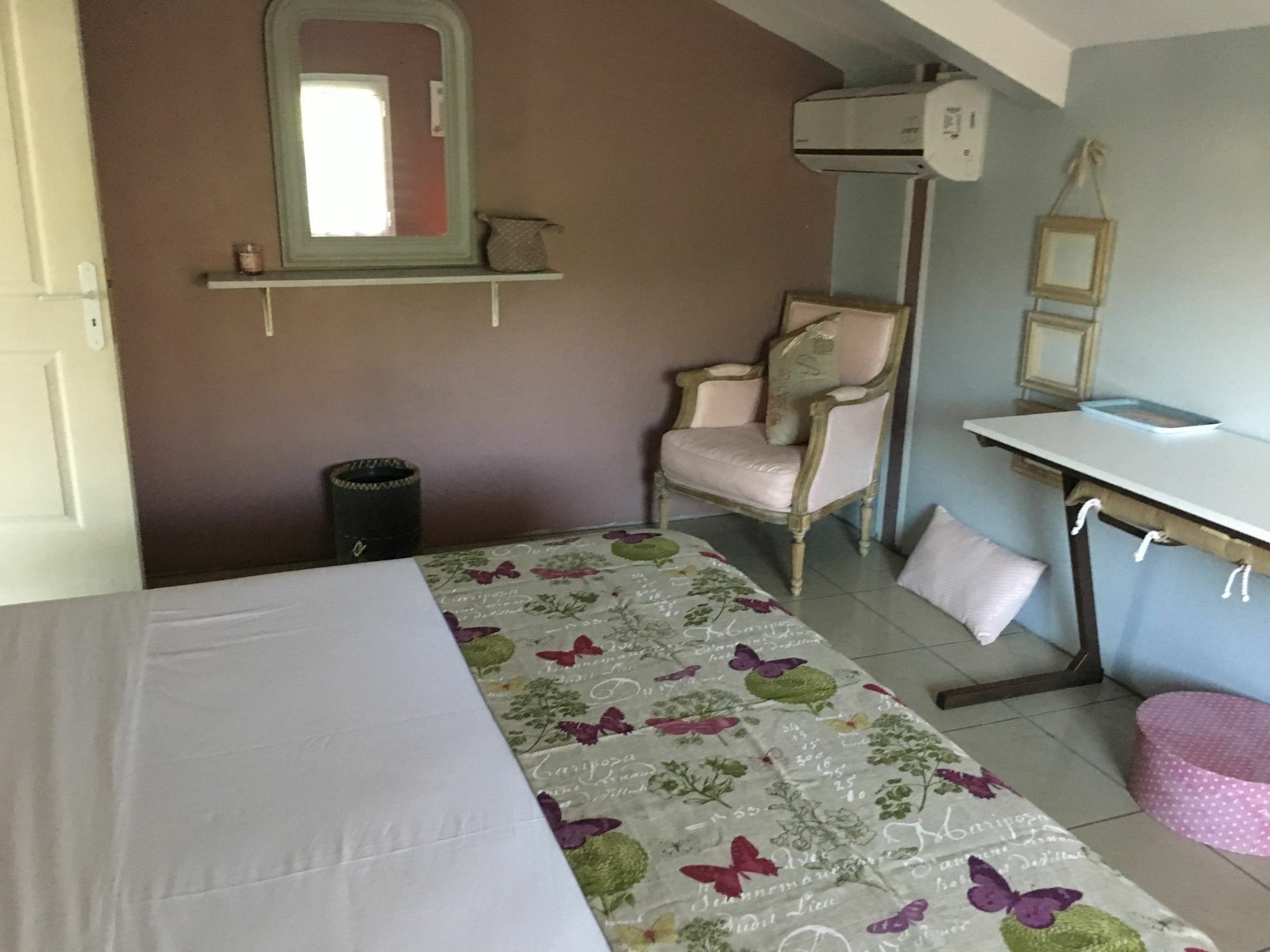 House With 5 Rooms In Etang Sale, With Wonderful Mountain View, Enclos Ngoại thất bức ảnh